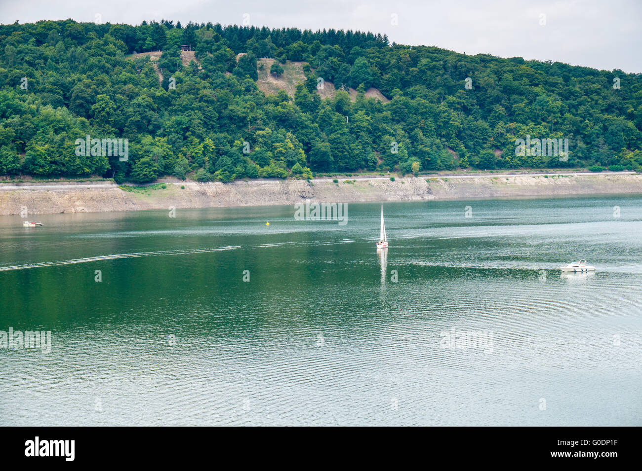 Landschaft am See Ederstausee Stockfoto