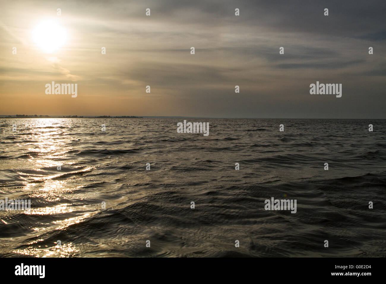 Dramatischen Sonnenuntergang Himmel Stockfoto