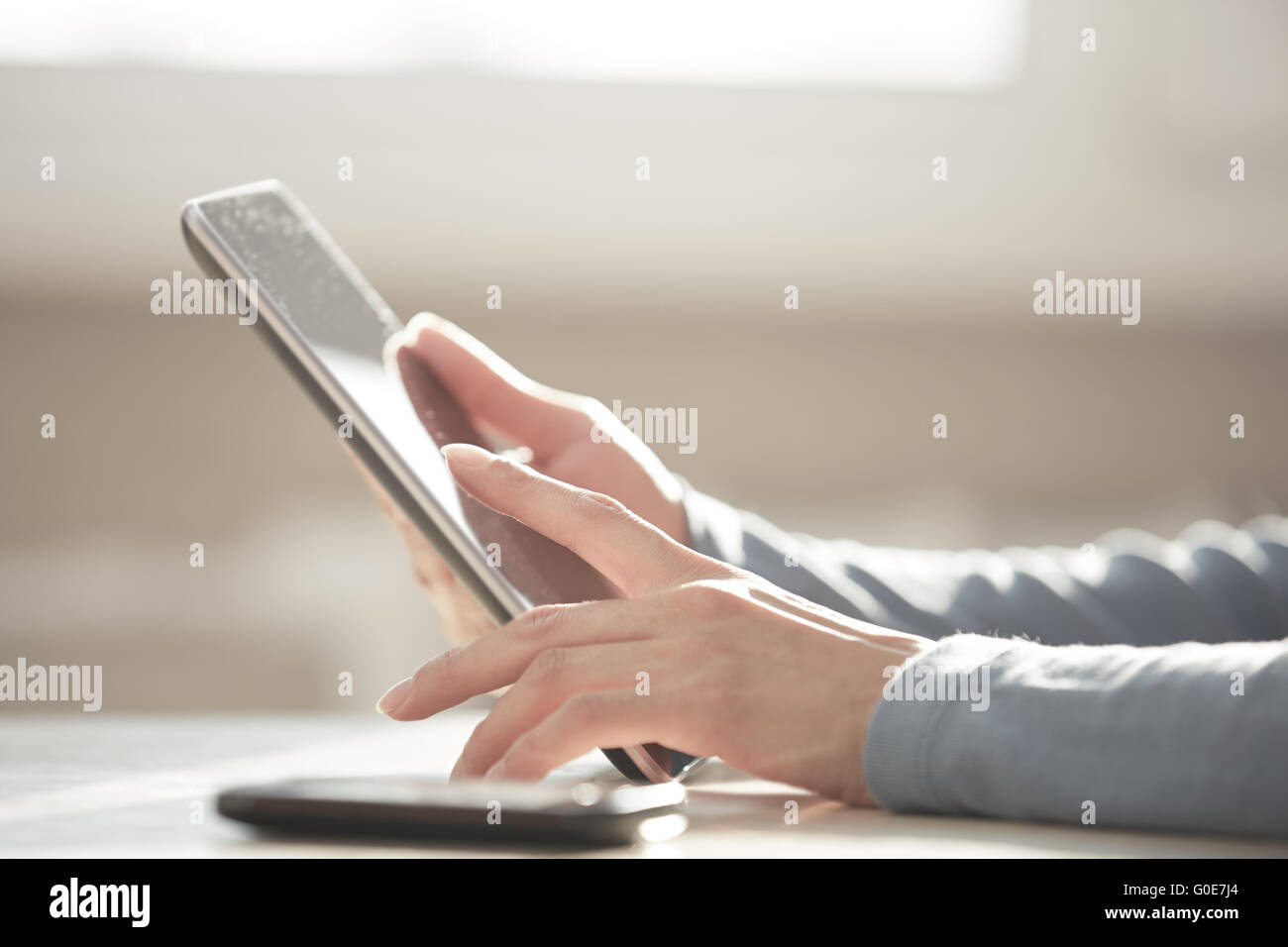Arbeiten mit digital-Tablette Stockfoto Arbeiten mit digital-Tablette Stockfoto