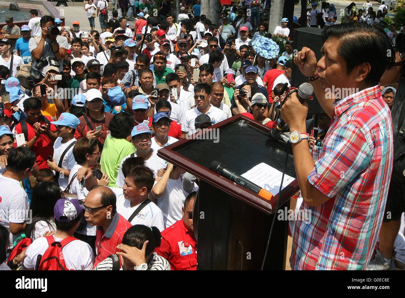 Manila, Philippinen. 1. Mai 2016. Philippine Vize-Präsidentschaftskandidat Senator Ferdinand Marcos Jr. spricht während seiner Kampagne in Manila, Philippinen, 1. Mai 2016. Marcos, Sohn des späten Präsidenten Ferdinand E. Marcos, ist der derzeitige Leiter in Umfragen ein paar Tage vor den nationalen Wahlen von 2016 am 9. Mai. © Rouelle Umali/Xinhua/Alamy Live-Nachrichten Stockfoto