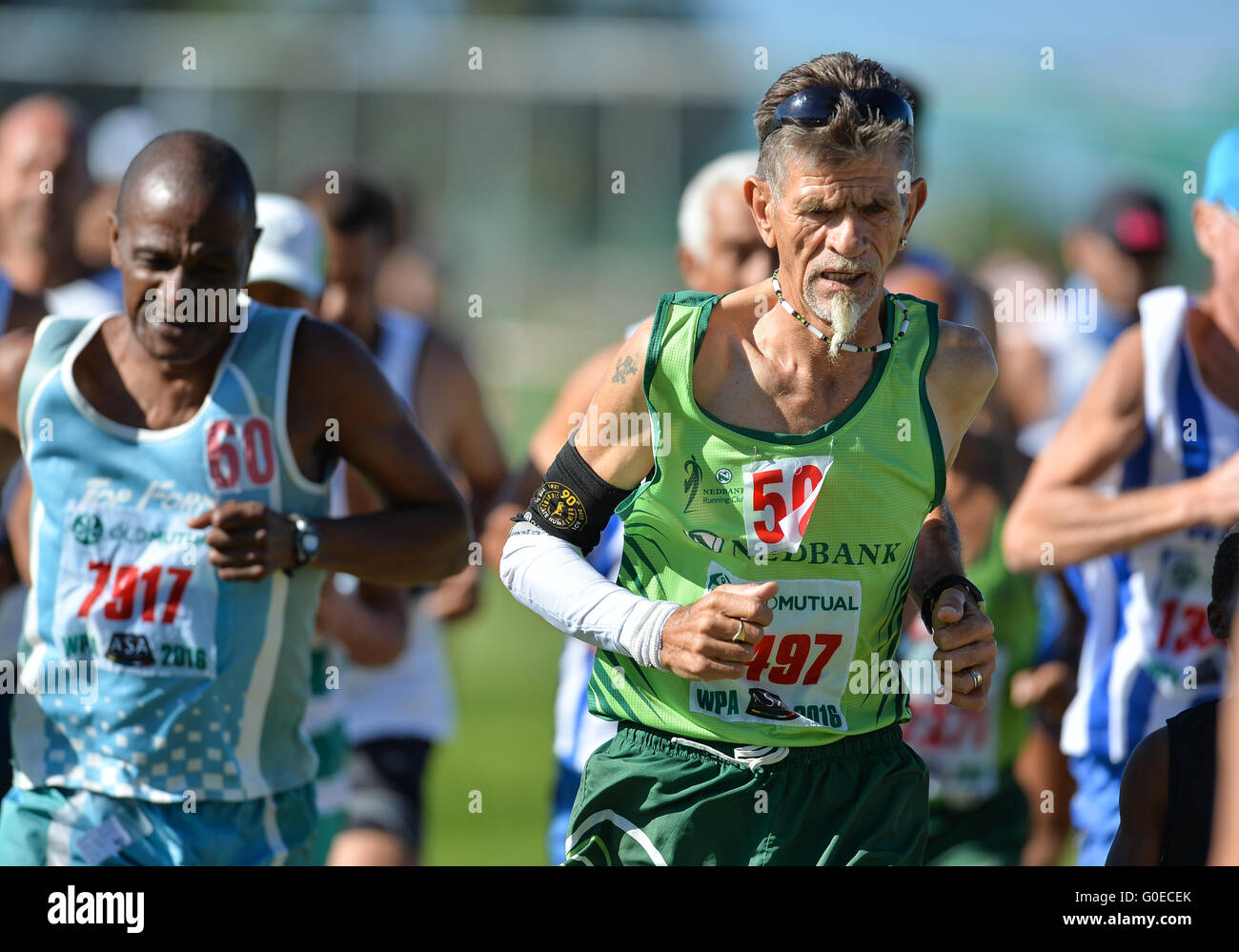 Cape Town, Südafrika. 30. April 2016. Athleten im Master Männer 8km in die Provinz Cross Country WHL bei Pollsmoor Correctional Facility am 30. April 2016 in Cape Town, Südafrika. Foto von Roger Sedres/Gallo Images/Alamy Live News Stockfoto