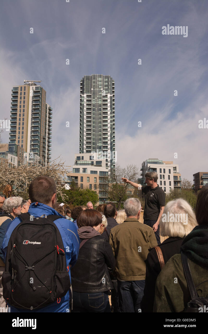 London UK 1. Mai 2016. Woodberry Feuchtgebiete Naturschutzgebiet für das Publikum geöffnet. Woodberry Feuchtgebiete ist offen für den uneingeschränkten Zugang zum ersten Mal in den zweihundert Jahren seines Bestehens eine große Tierwelt-Oase in der Nähe von Finsbury Park im Stadtteil Hackney. Erstreckt sich über 11 Hektar und dieses langfristige Projekt von Lebensraum Verbesserung und Wiederherstellung der Erbe befindet sich auf einer Strecke von der New River und Stoke Newington East Reservoir verschlingt. Bildnachweis: Patricia Phillips/Alamy Live-Nachrichten Stockfoto