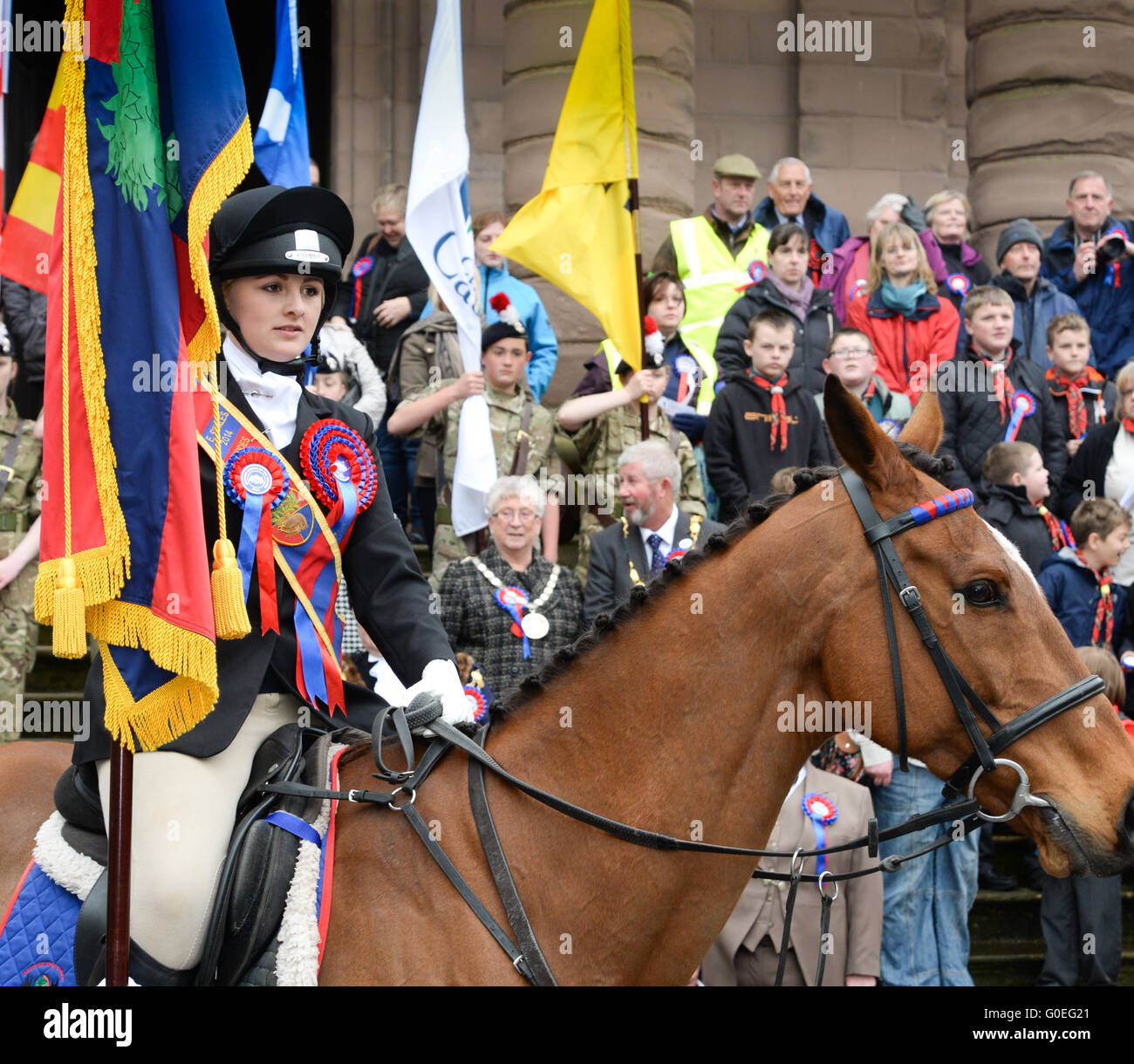 Berwick nach Tweed, England, 01 Mai 2016. Berwick nach Tweed, England, 01 Mai 2016. Rachel Martin führte Berwick nach Tweed 407th Reiten der Grenzen nach Erlaubnis des Bürgermeisters, die alten Stadtgrenzen zu fahren. Es war die Gewohnheit für den Bürgermeister, Bänder zu den Fahrern, schmücken ihre Pferde zu präsentieren eine Tradition, die in Form von Rosetten bis heute andauert. Die Grenzen wurden durch das Scots vereinbart und Englisch in 1438.Riding der Grenzen wurde einem bürgerlichen Anlass, im Jahr 1609. Bildnachweis: Troy GB Bilder/Alamy Live News Stockfoto