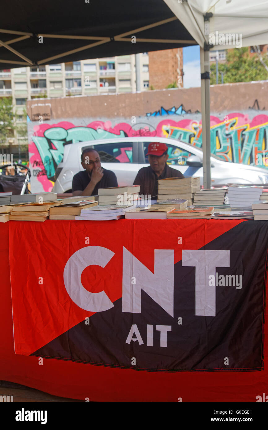 Barcelona, Katalonien, Spanien. 1. Mai 2016. Spanischen Gewerkschaft CNT-AIT widmen 1. Mai feste kulturelle Aktivitäten unter mit politischen Ansprüche zu bieten. CNT ist der spanischen nationalen Konföderation der Arbeit, eine anarcho syndikalistische Gewerkschaft. Karl Burkhof/Alamy leben Nachrichten Stockfoto