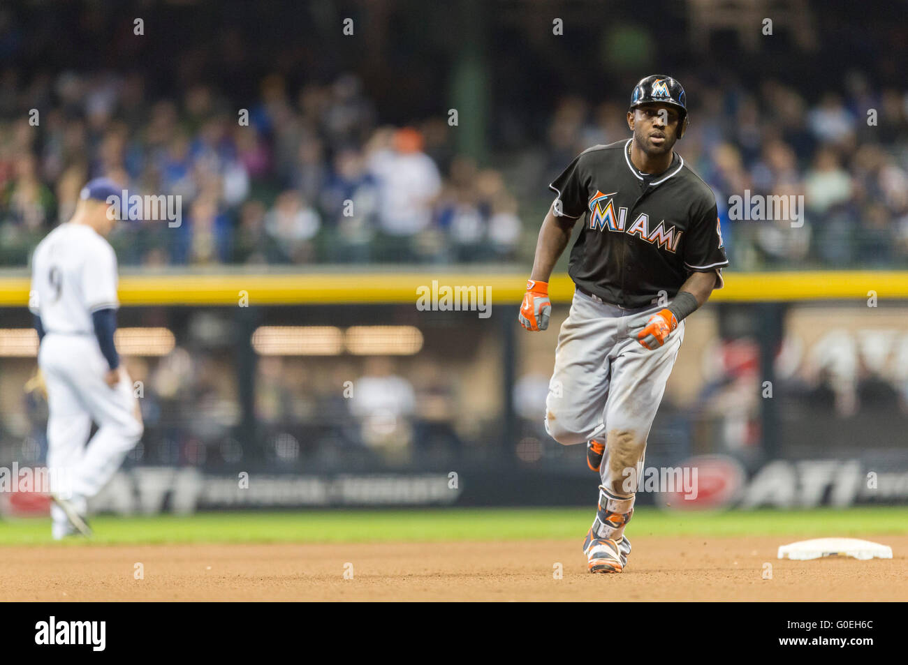 Milwaukee, WI, USA. 30. April 2016. Miami Marlins Center Fielder Marcell Ozuna #13 Home Runs in der Major League Baseball Spiel zwischen den Milwaukee Brewers und die Miami Marlins im Miller Park in Milwaukee, Wisconsin. John Fisher/CSM/Alamy Live-Nachrichten Stockfoto