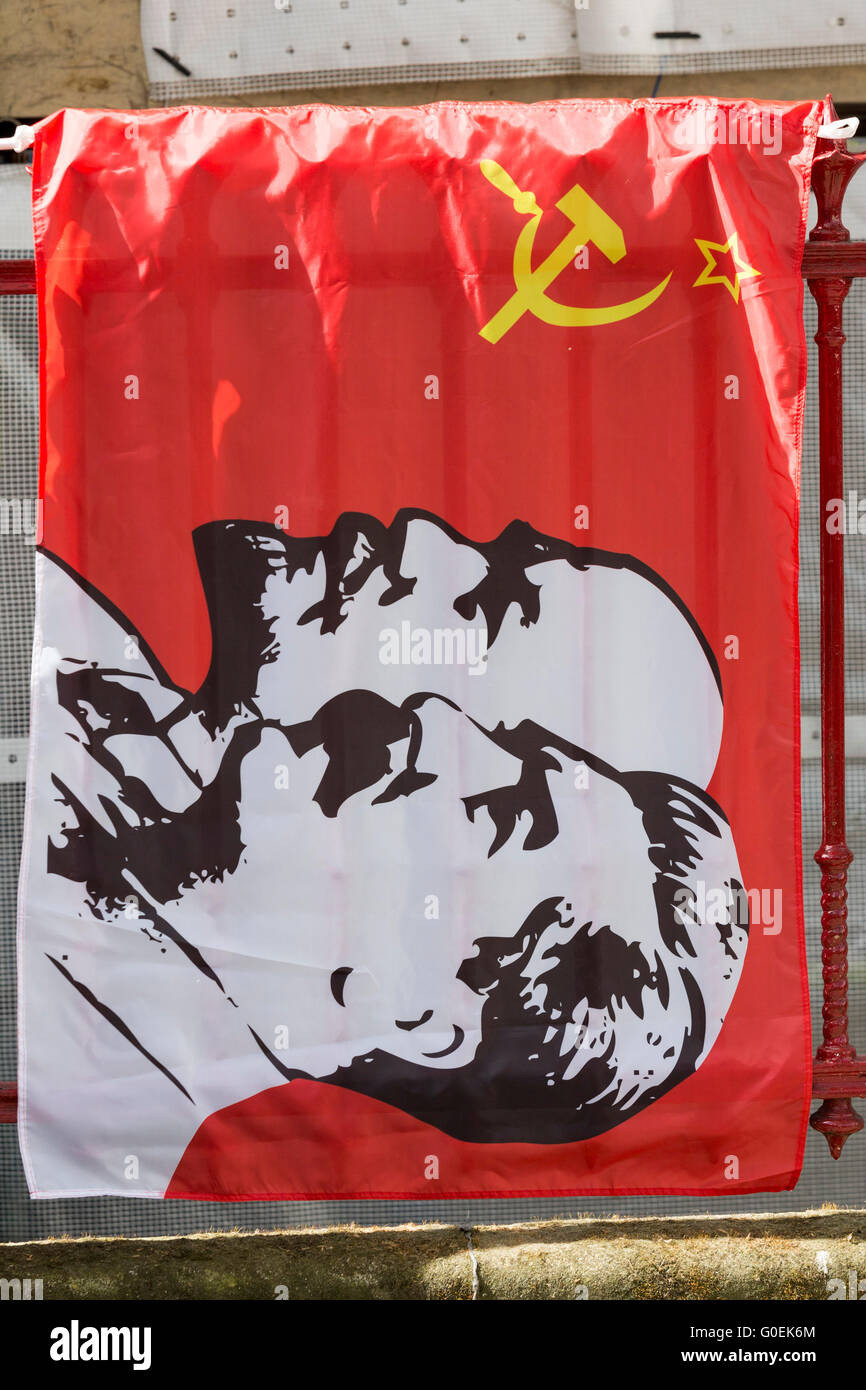 London, UK. 1. Mai 2016. Eine Lenin-Stalin-Fahne mit Hammer und Sichel. Maikundgebung in London. Bildnachweis: Lebendige Bilder/Alamy Live-Nachrichten Stockfoto