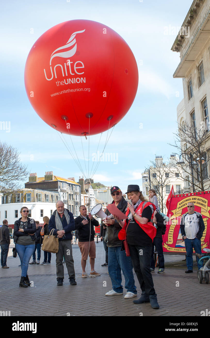 Hastings, UK. 1. Mai 2016. Reclaim Maifeiertag März, Teil des The Hastings Trades Union Rat Festival, fand in der Stadt heute, UK Credit: Jason Richardson/Alamy Live News Stockfoto