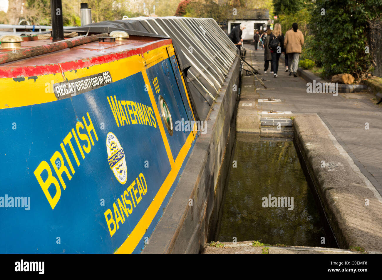 London, UK. 1. Mai 2016. Kanalboote versammeln sich an Klein-Venedig am Grand Union Canal zum Inland Waterways Association Kavalkade. Bildnachweis: Joe Dunckley/Alamy Live-Nachrichten Stockfoto