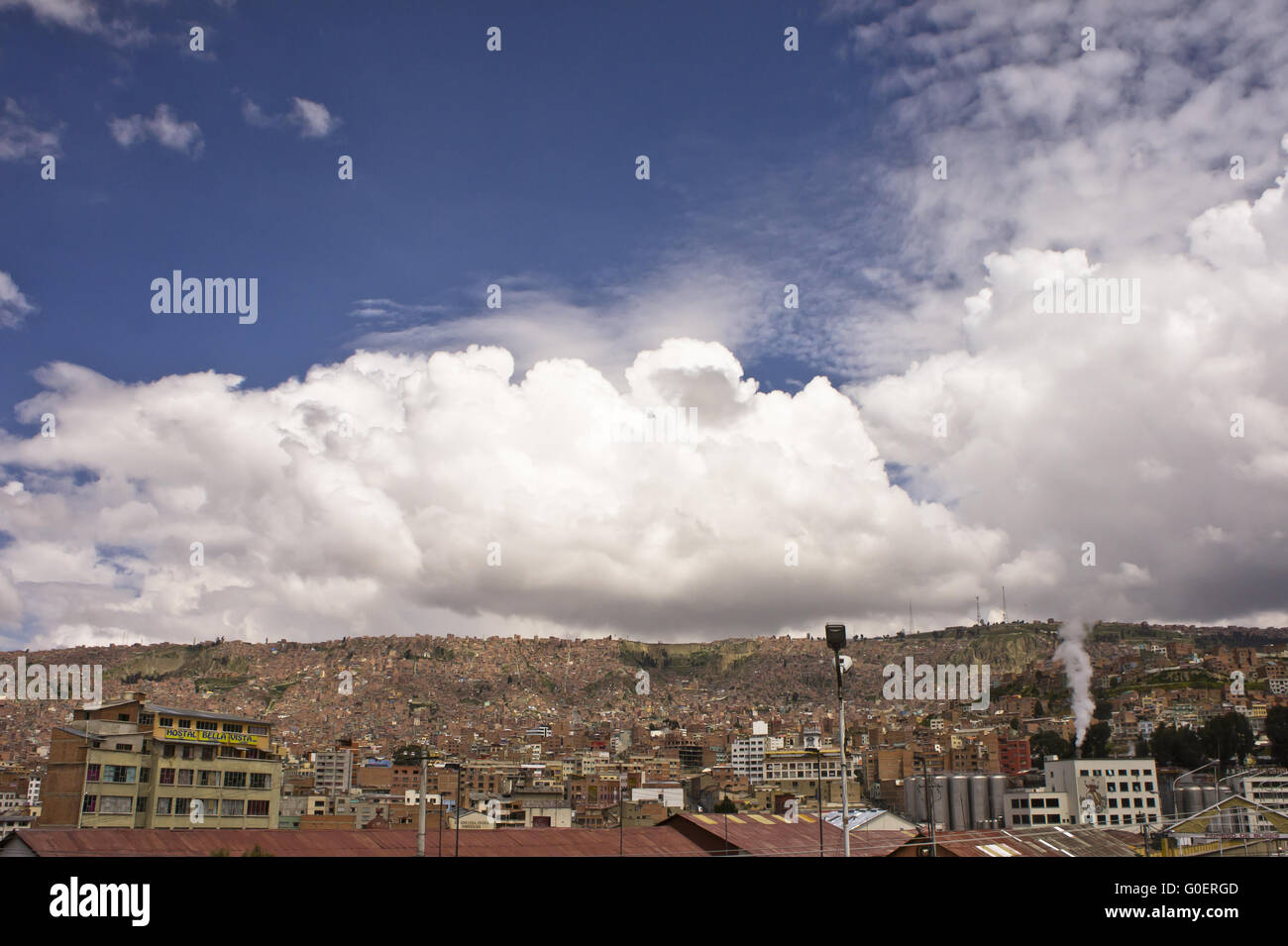 Bolivien, La Paz, Blick auf Ziegel Häuser Hügel Stockfoto