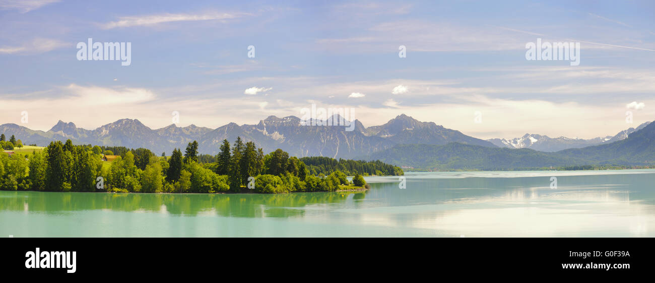 See in Bayern mit der Spiegelung Berge Stockfoto