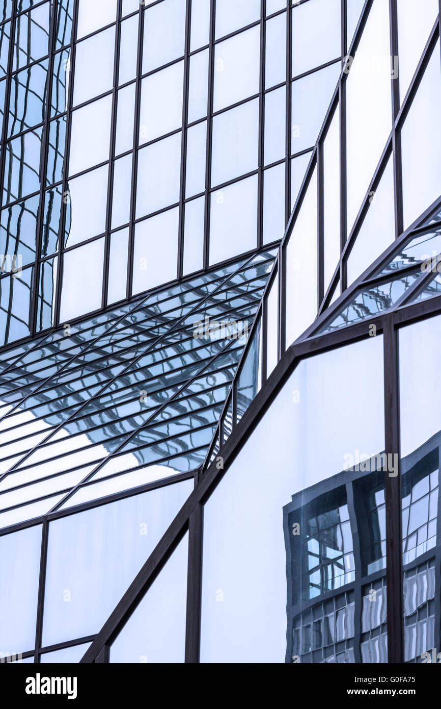 Reflektierenden Glasfassade des Hochhaus Stockfoto