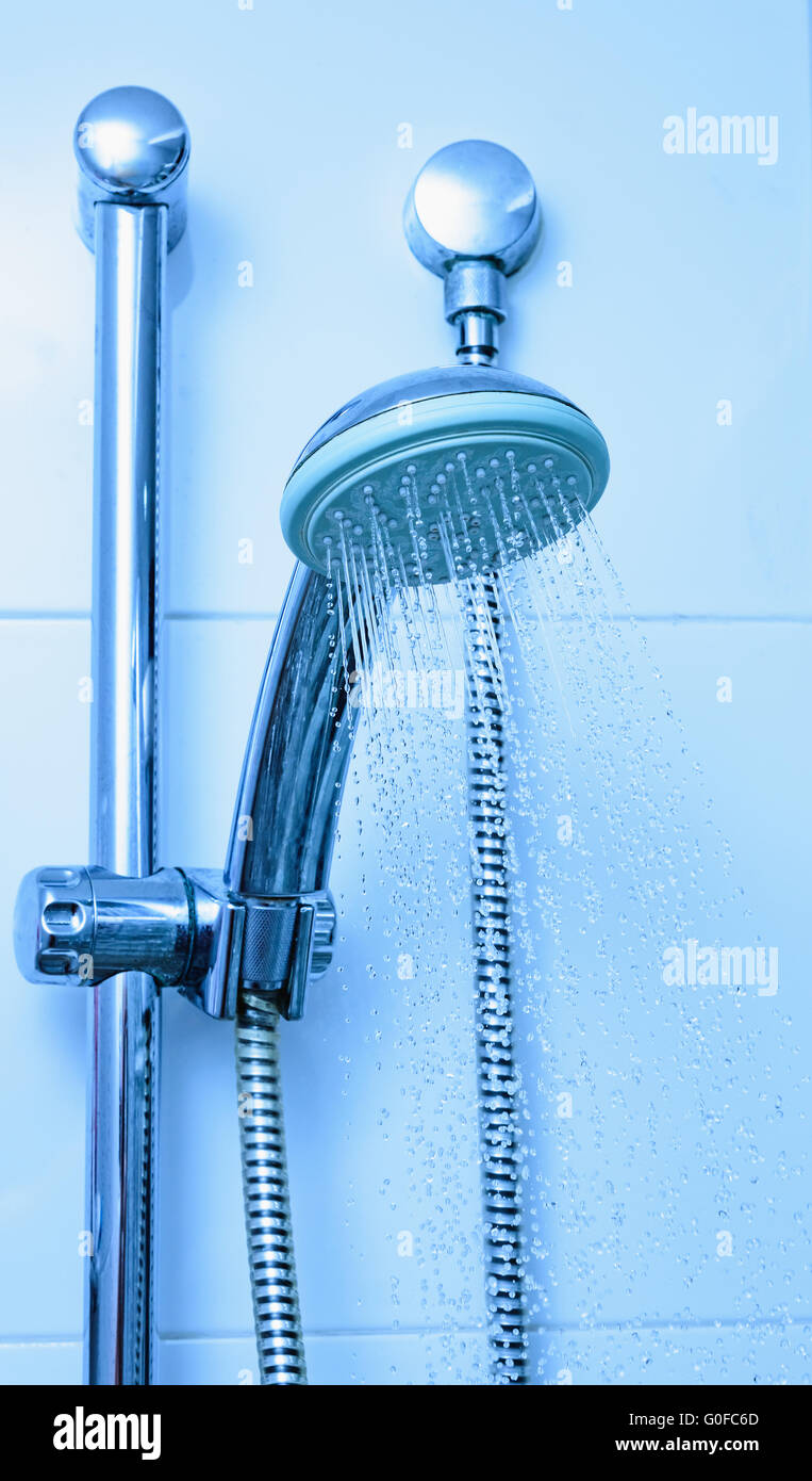 Dusche im Badezimmer Stockfoto