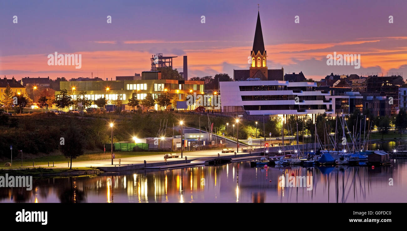 Phoenix-See mit dem Hochofen 5 bei Sonnenuntergang Dämmerung, Dortmund, Ruhrgebiet, Deutschland Stockfoto