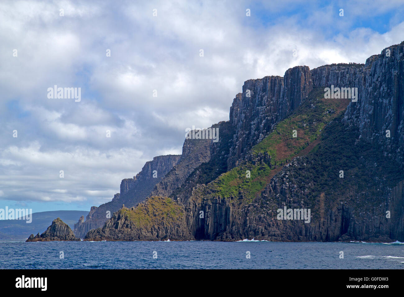 Klippen entlang der Küste der Tasman-Halbinsel in der Nähe von Cape Pillar Stockfoto