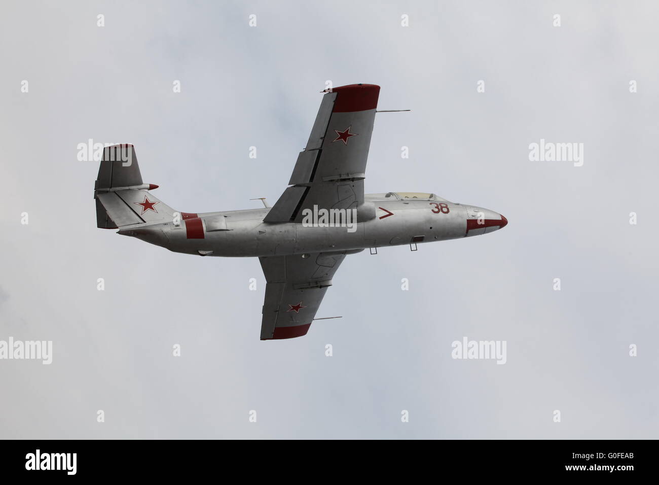 Sowjetische militärische Flugzeuge im Flug Stockfoto