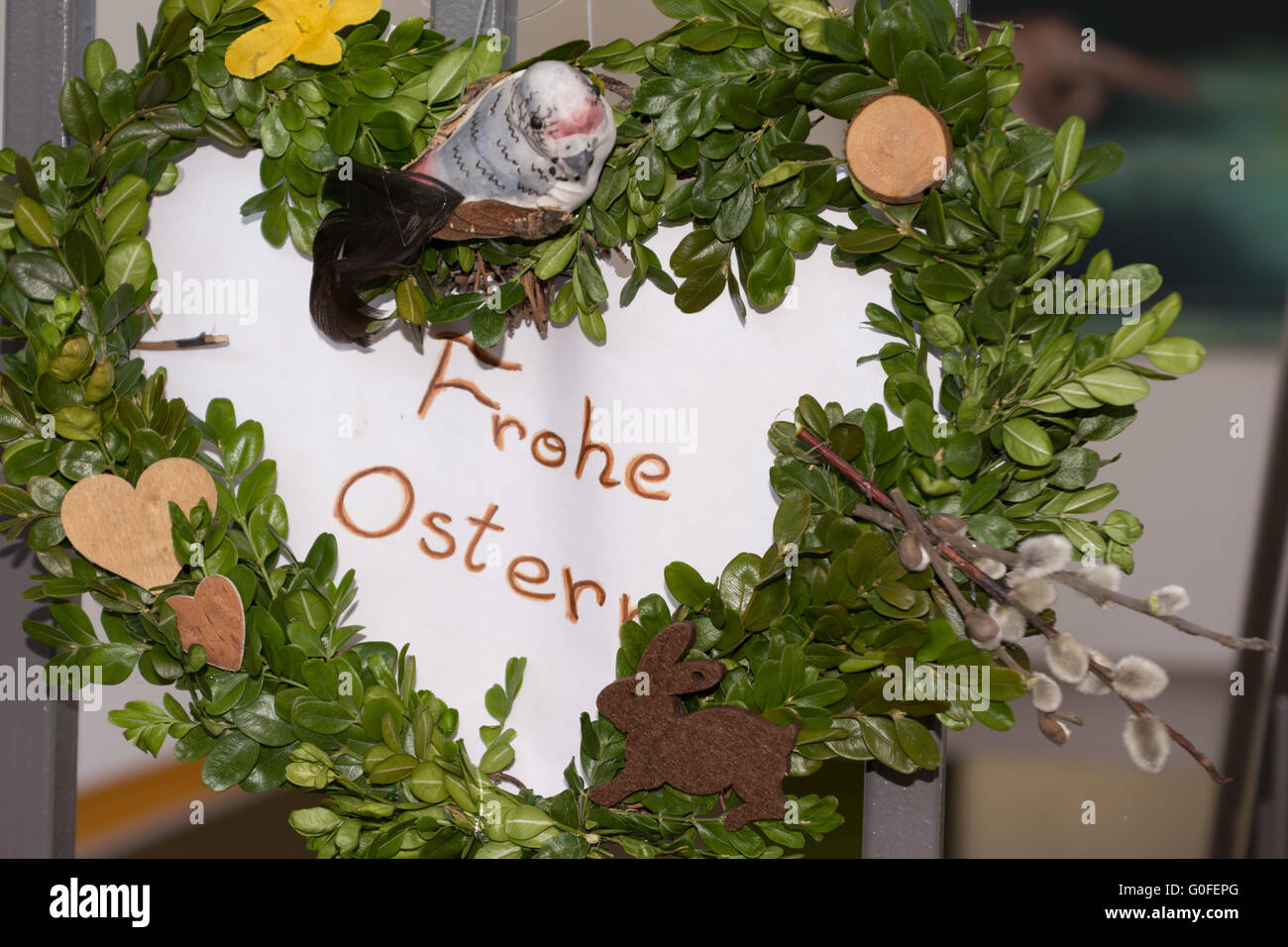 Frohe Ostern - dekorative Herz mit Buchsbaum Stockfoto