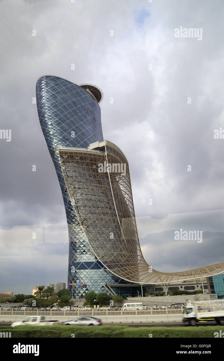 Abu Dhabi, Wolkenkratzer Capital Gate Stockfoto