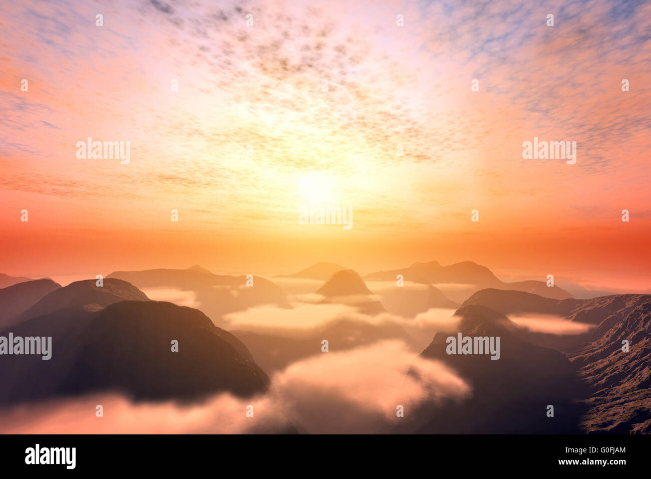 Ansicht von oben auf Bergen und Sonnenuntergang Himmel Wolken. Romantische und dramatische Wolkengebilde Stockfoto