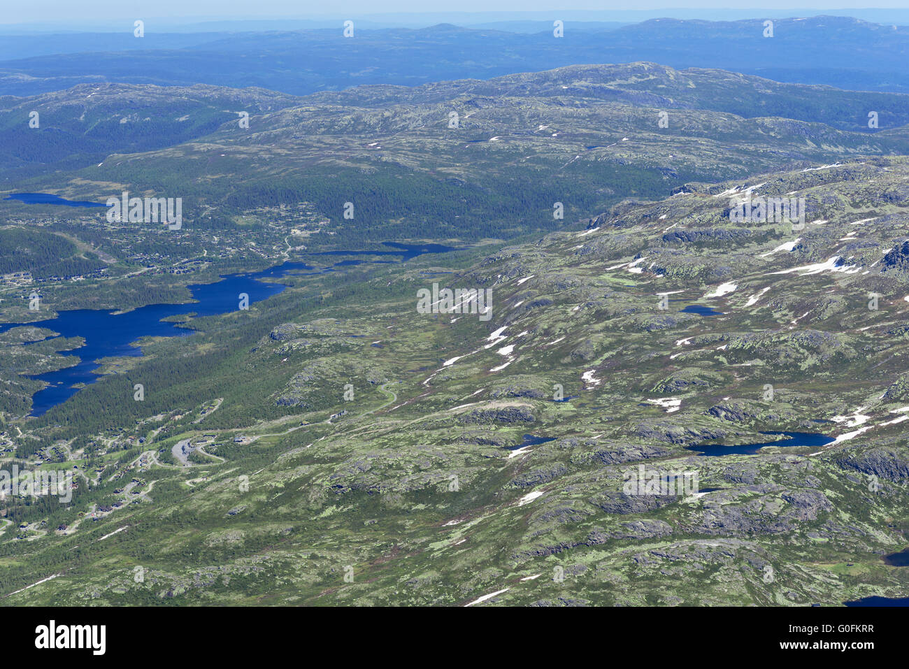 Blick vom Berg Gaustatoppen am sonnigen Sommertag Stockfoto