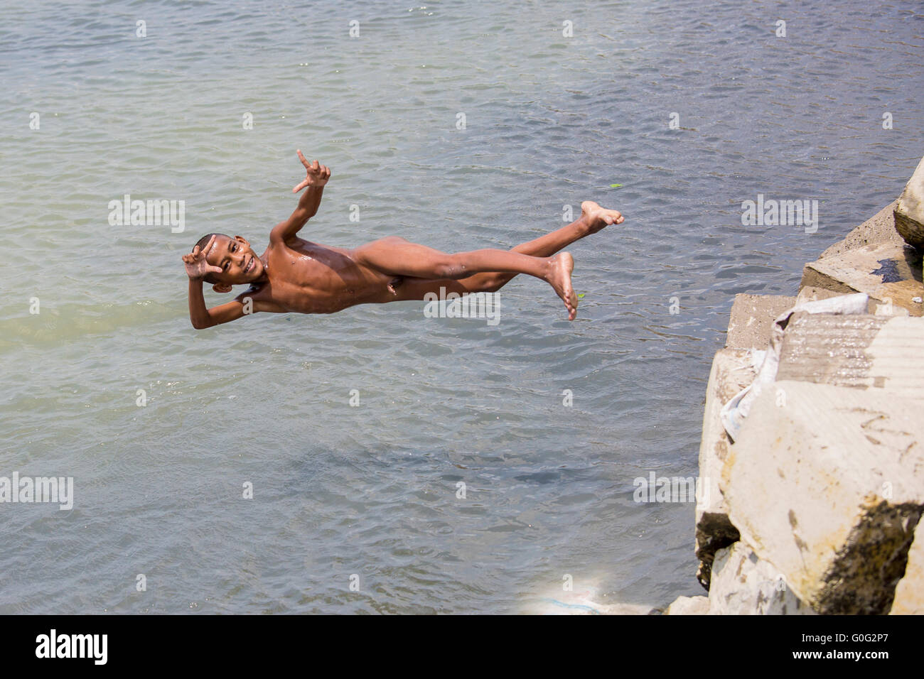 Kinder Sind Duschen Und Spass An Karnafuli Flusse Chittagong Bagladesh Stockfotografie Alamy