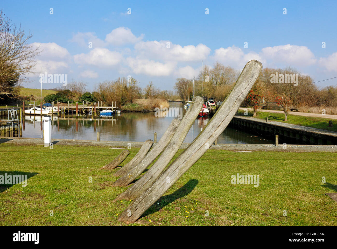Alten Wherry bleibt bei Rockland Staithe als Erinnerung an einer vergangenen Epoche in Rockland St Mary, Norfolk, England, Vereinigtes Königreich. Stockfoto
