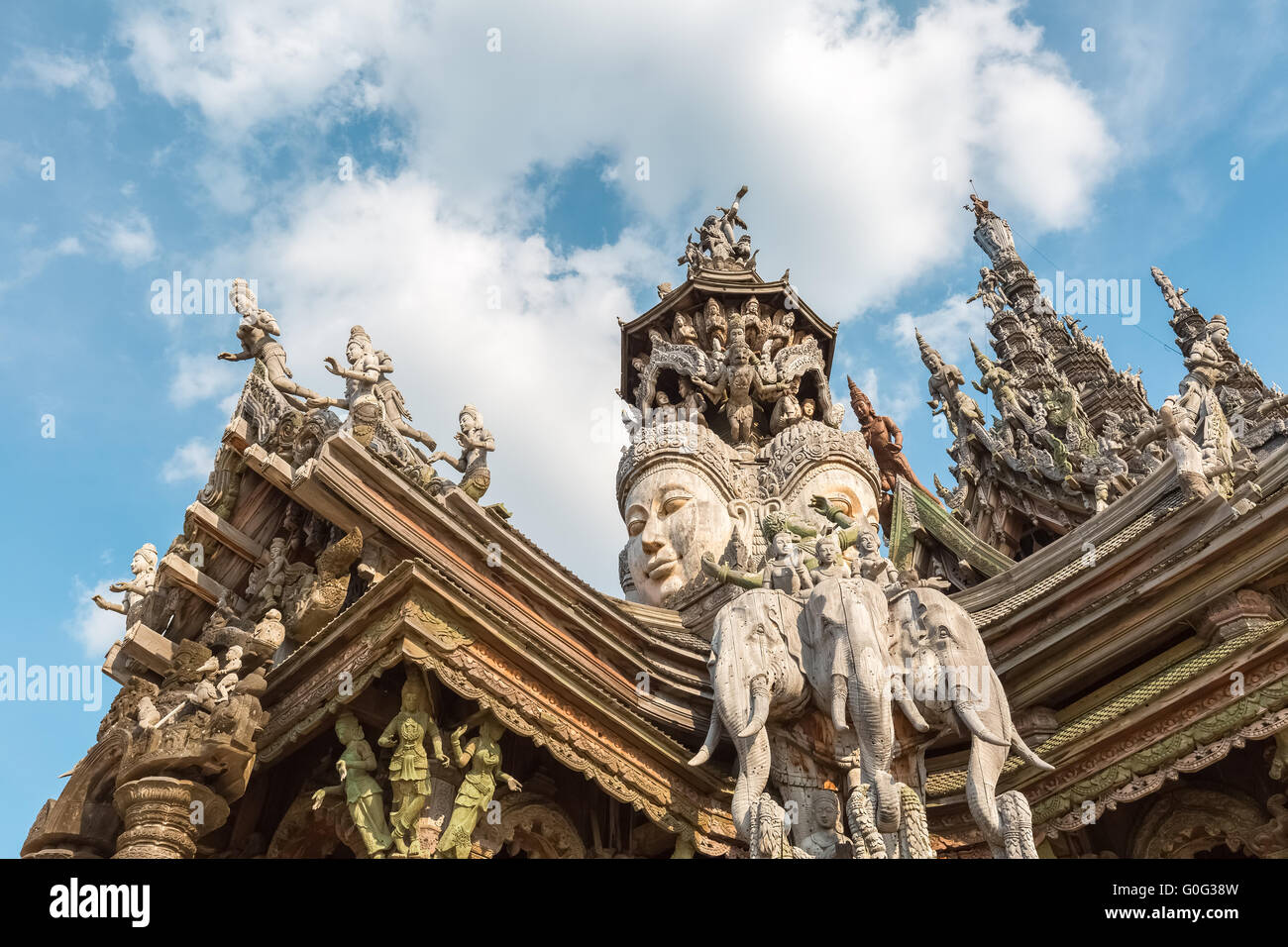 Nahaufnahme der hölzernen Statuen im Heiligtum der Wahrheit Stockfoto