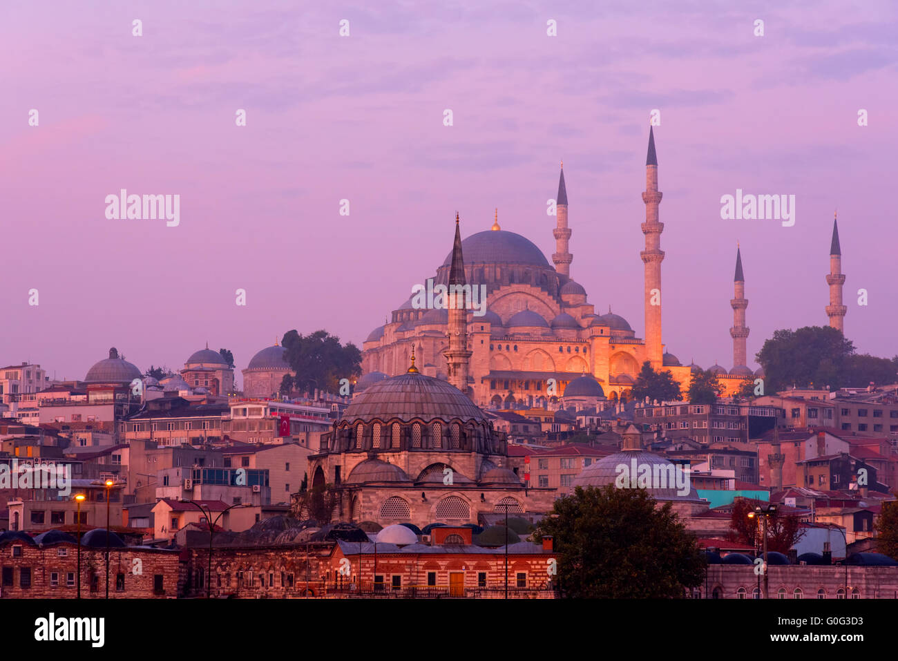 Die Süleymaniye-Moschee in Istanbul in der Abenddämmerung Stockfoto