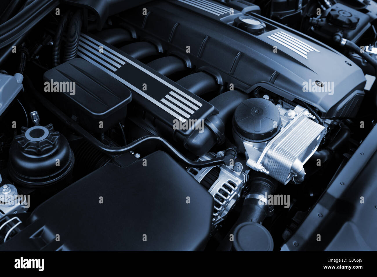 Der kraftvolle Motor des modernen Autos Stockfoto