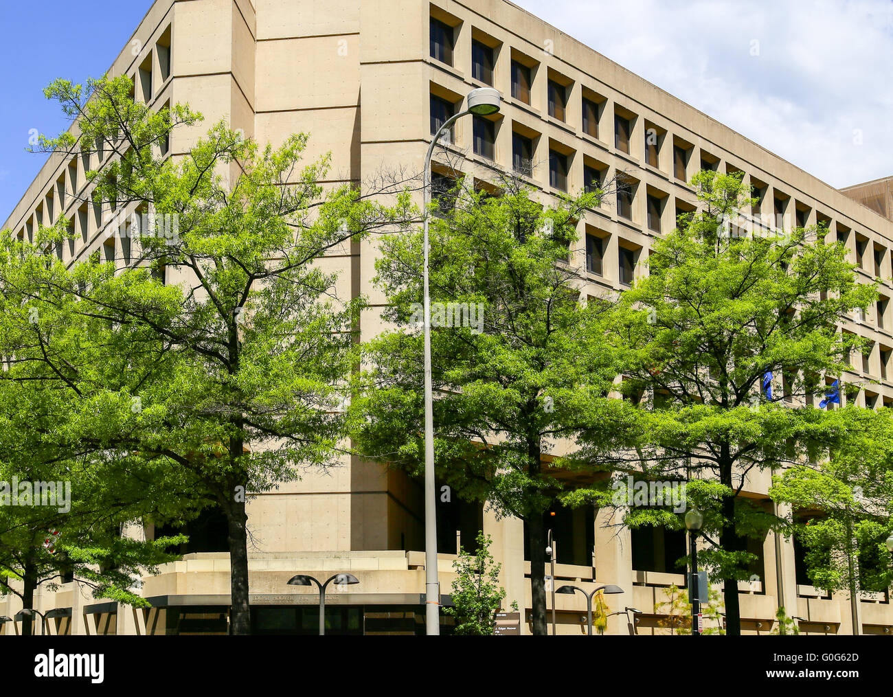 J. Edgar Hoover Building mit amerikanischen Flagge Stockfoto
