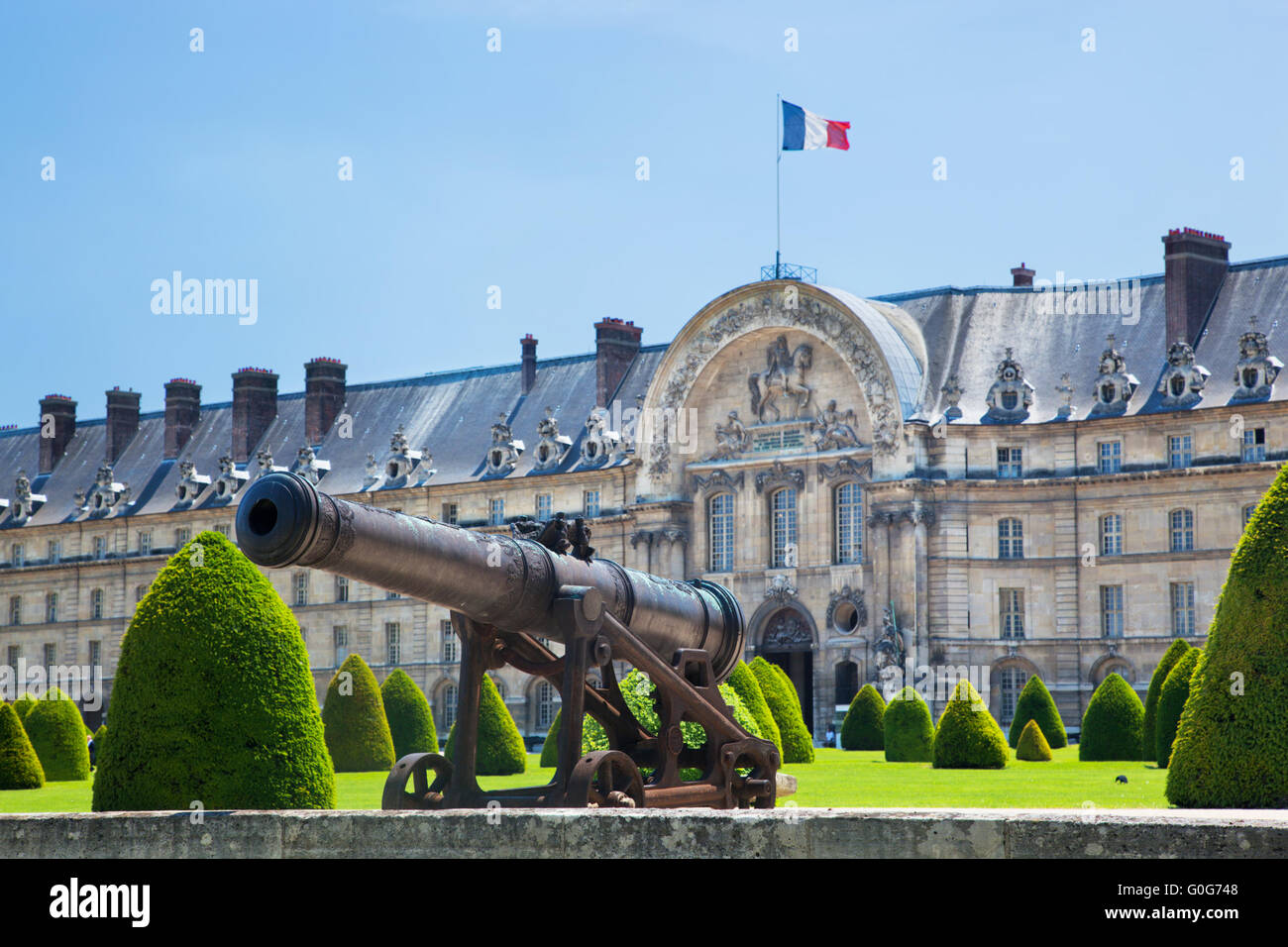 Les Invalides, Paris, Frankreich. Eine historische Kanone Stockfoto