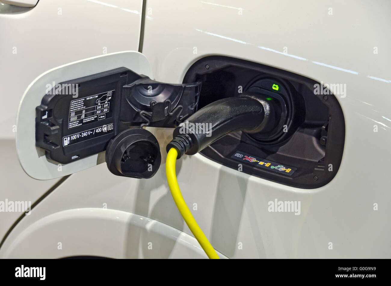 am Ende ein modernes elektrisch angetriebenen Auto Ladekabel Stockfoto