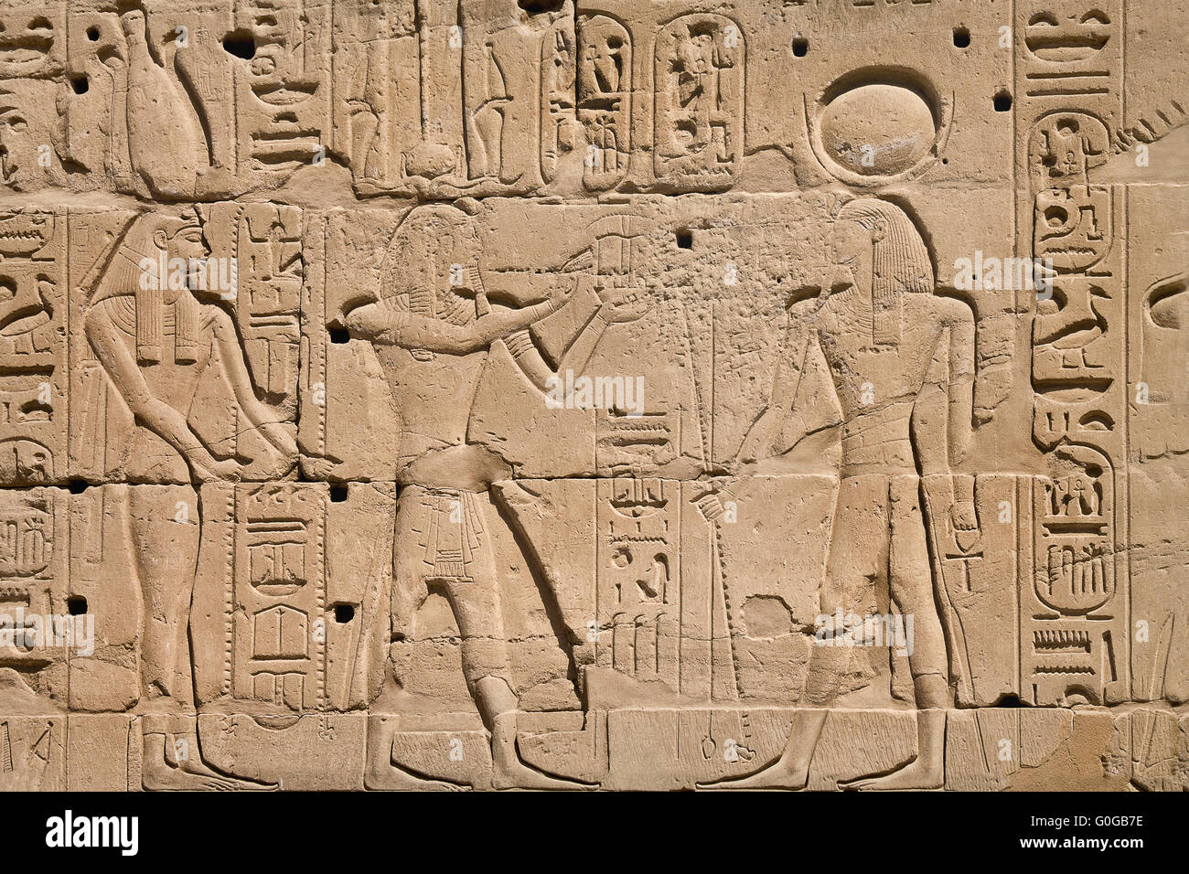 Relief an der Wand des antiken Tempel von Karnak in Luxor Stockfoto