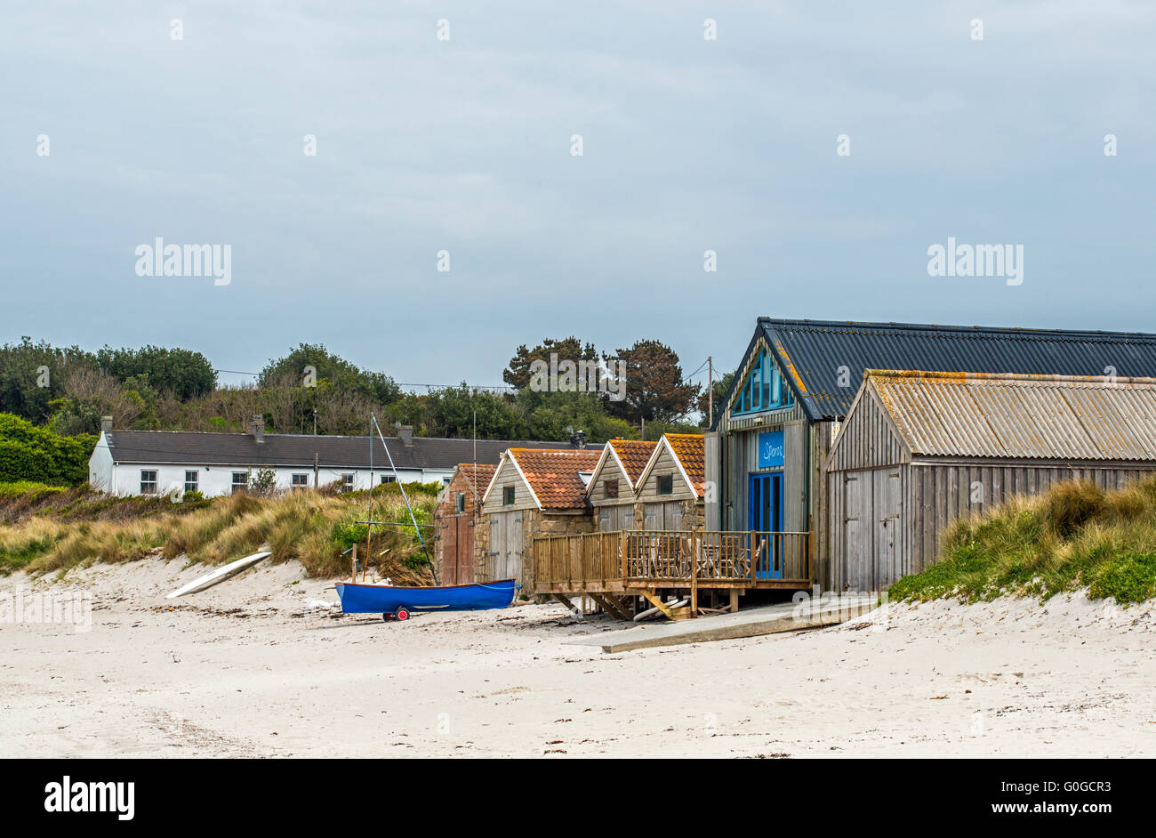 Porth Mellon Strand auf St Marys in die Isles of Scilly, zeigt das Restaurant und die Bootshäuser Stockfoto Porth Mellon Strand auf St Marys in die Isles of Scilly, zeigt das Restaurant und die Bootshäuser Stockfoto