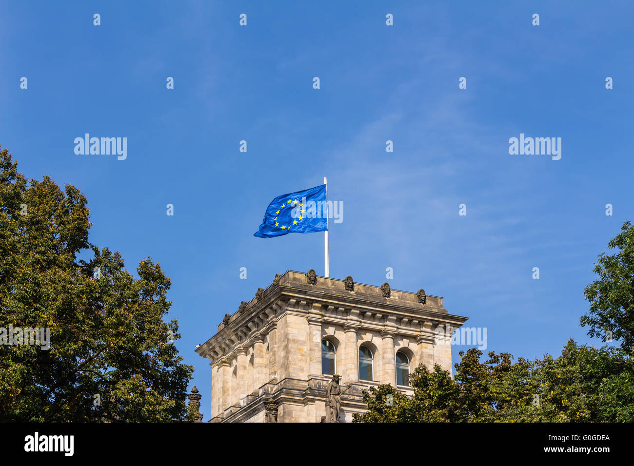 Flaggen auf dem Reichstagsgebäude Berlin Stockfoto