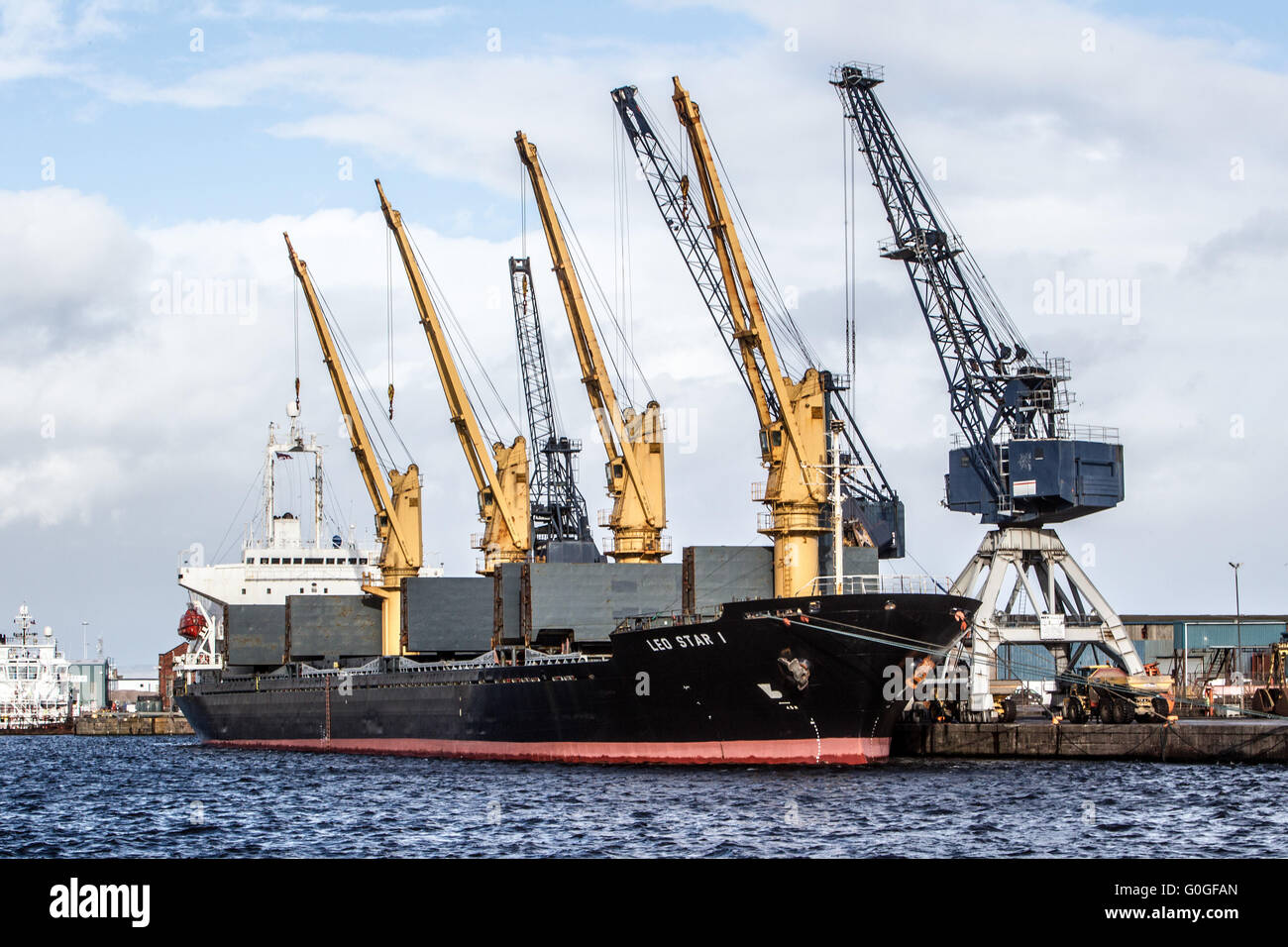 Schiffe und Kräne Forth Ports Leith Stockfoto