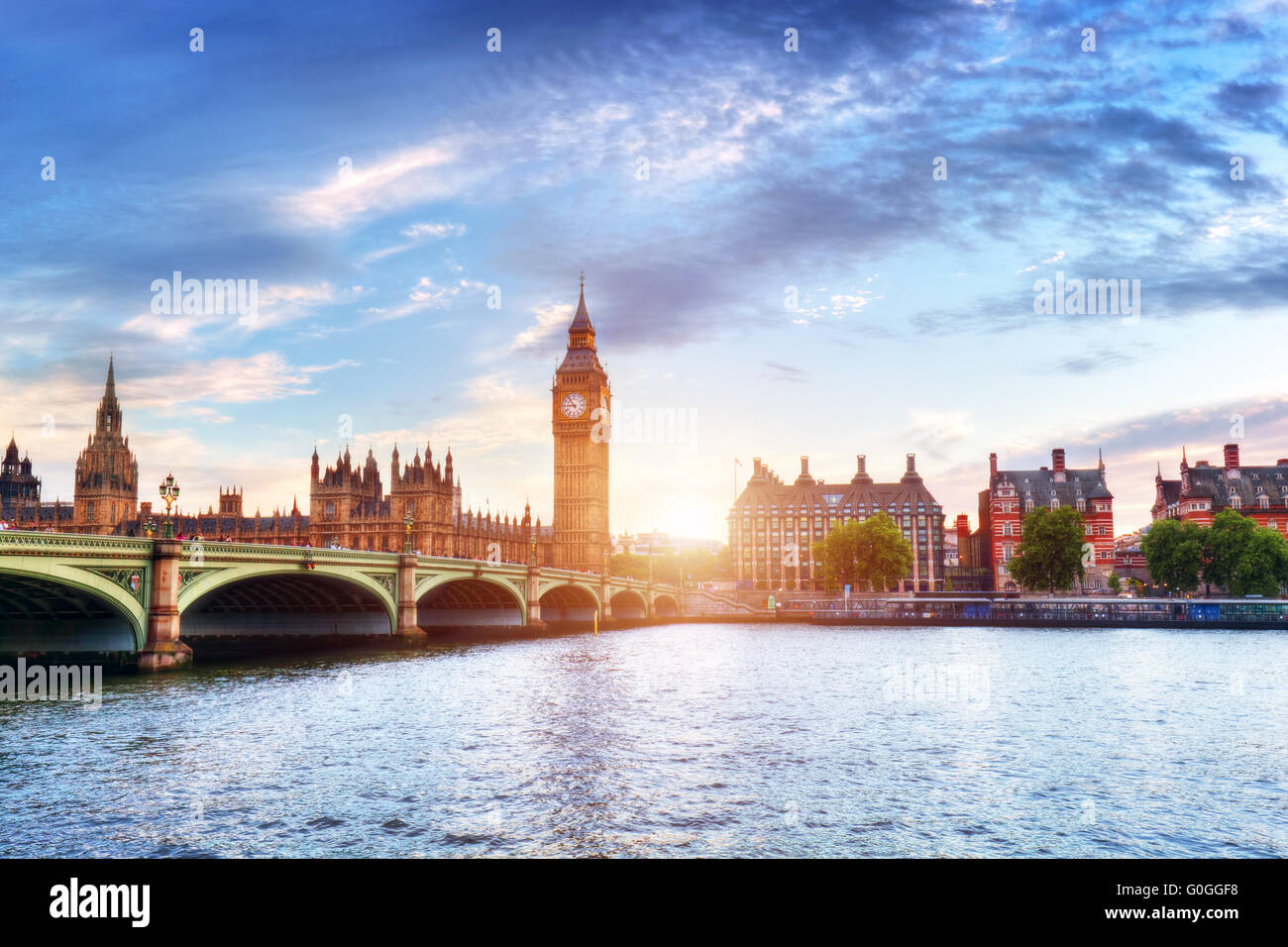 Big Ben, Westminster Bridge über die Themse in London, Vereinigtes Königreich bei Sonnenuntergang Stockfoto