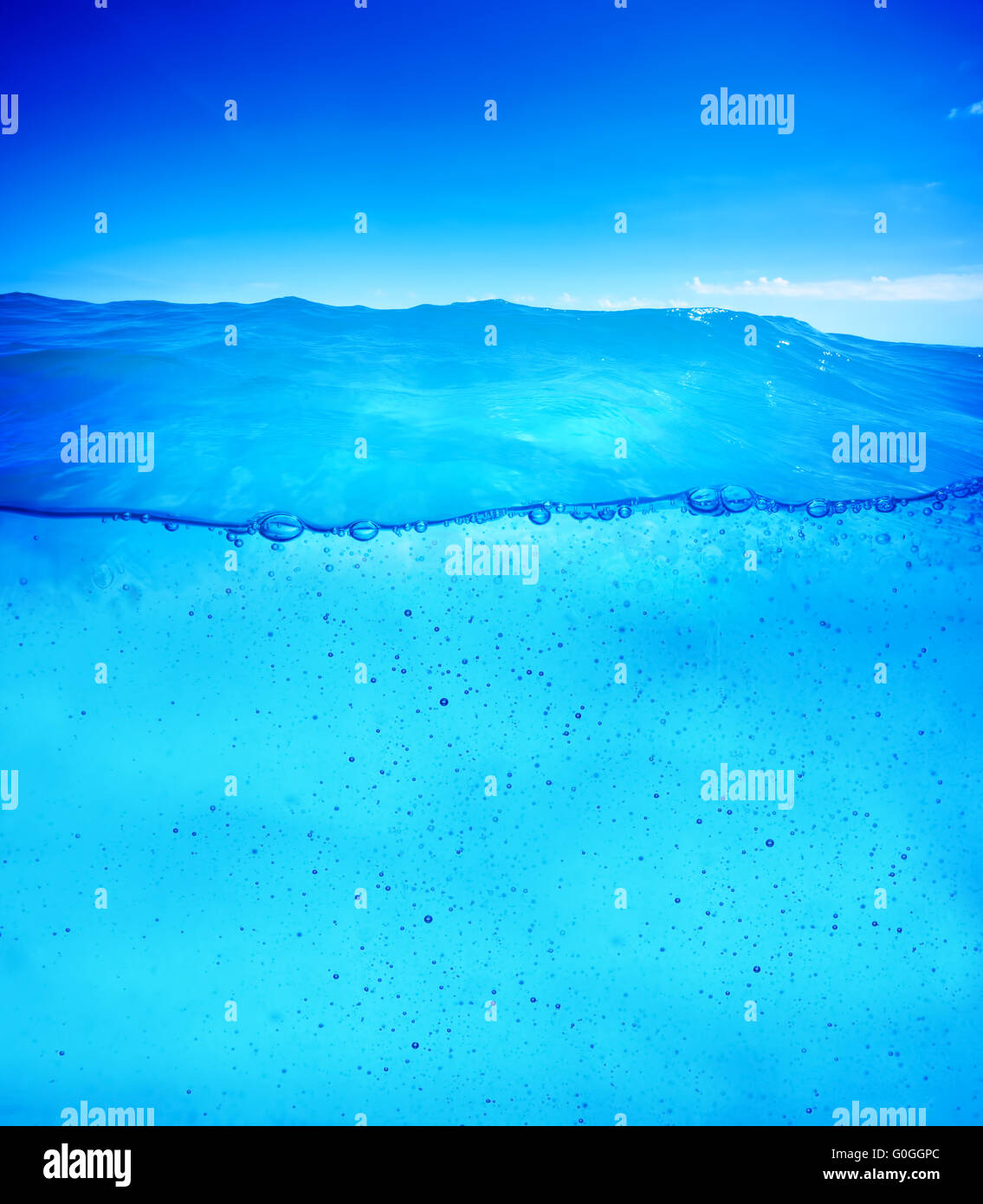 Unterwasser Hintergrund bereit für Design. Sauber und klar Wasserlinie Stockfoto