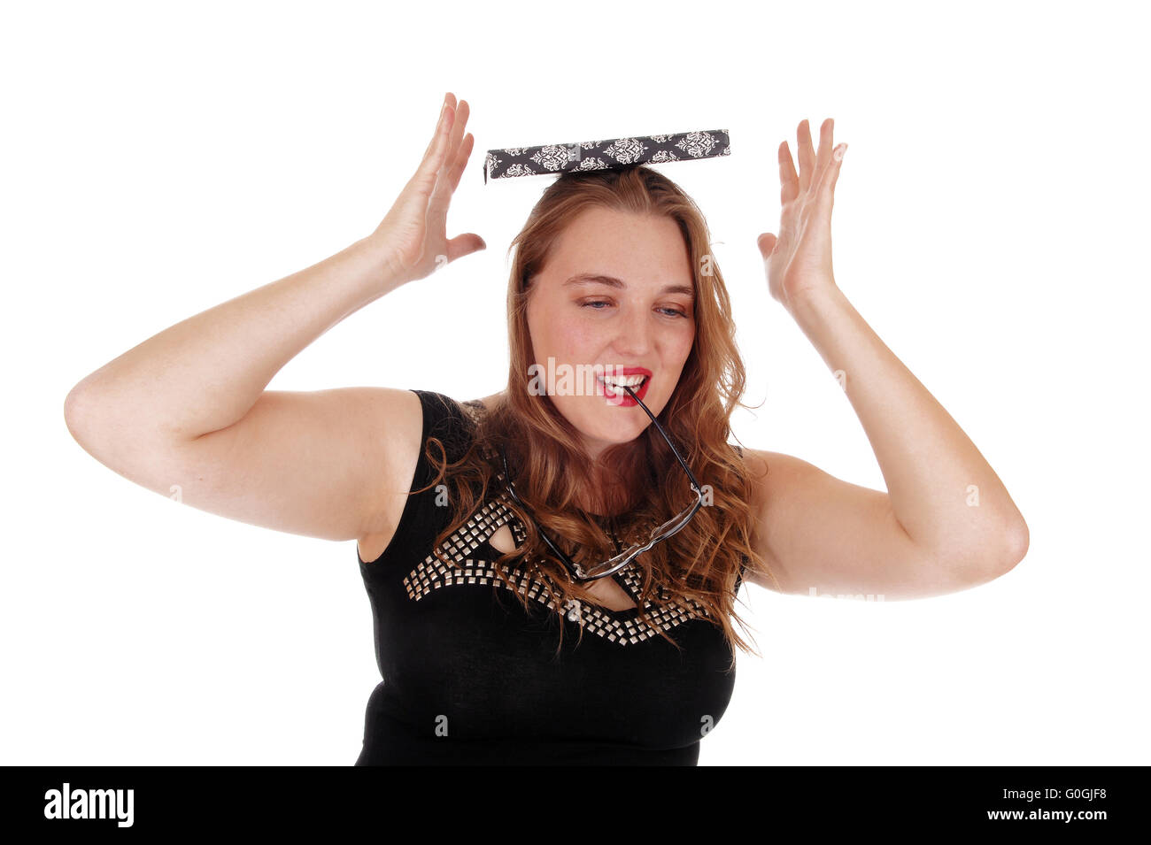 Frau Buch auf dem Kopf balancieren. Stockfoto