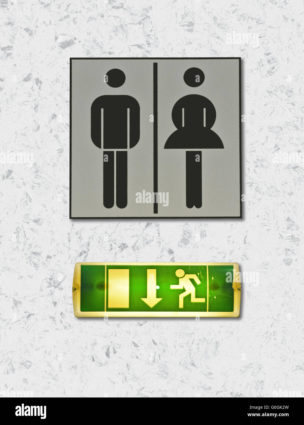 WC-Schild mit weiblichen und männlichen Symbol und Wied Escape Route Indikator Stockfoto