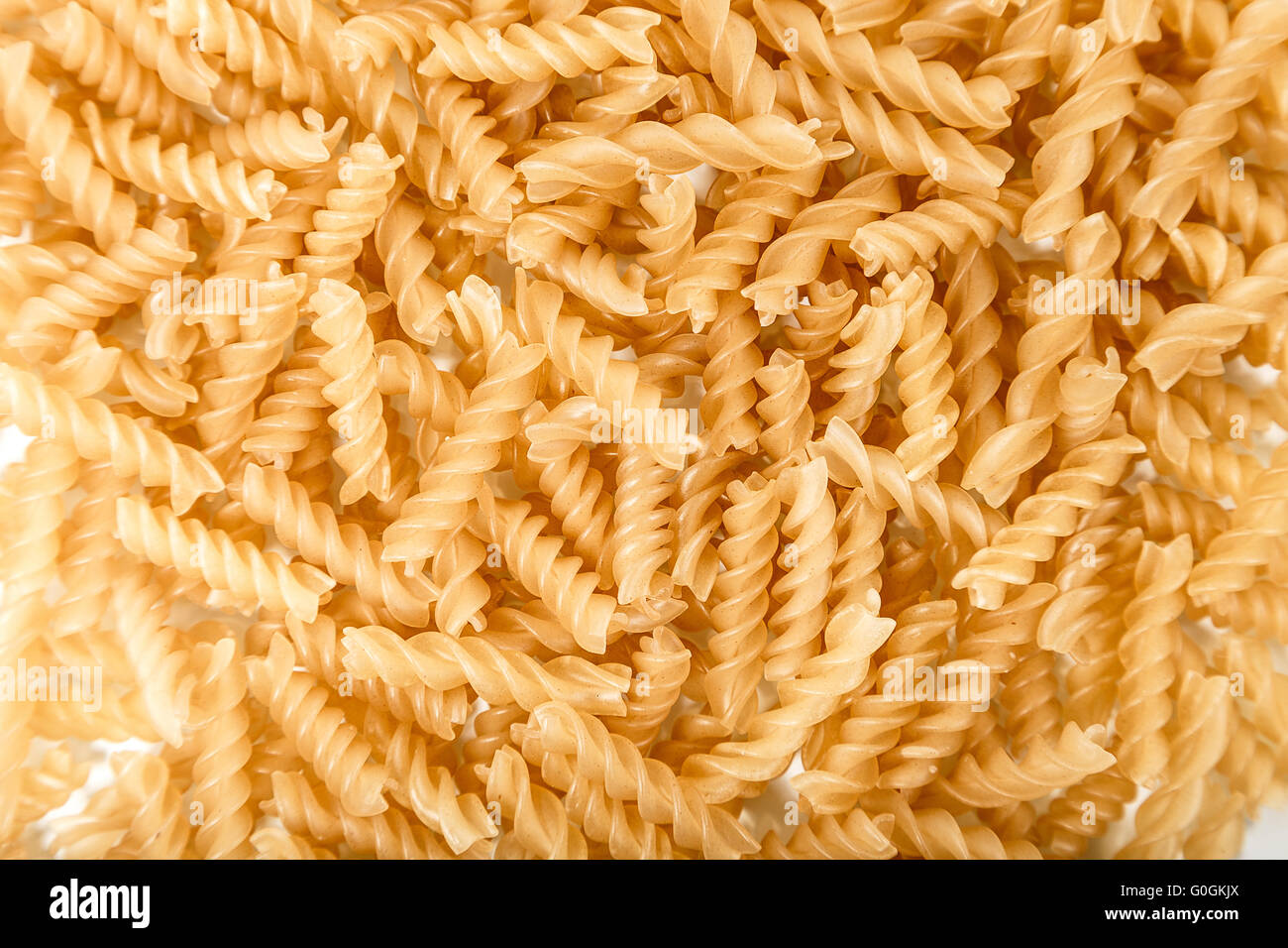 Nudeln auf einem weißen Hintergrund Nahaufnahme Makro isoliert Stockfoto