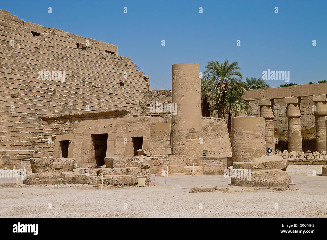 die Mauern der antiken Tempel von Karnak in Ägypten Stockfoto