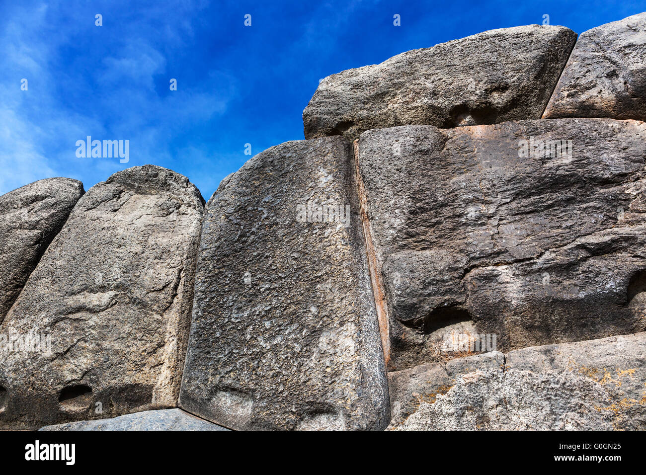 großen Steinen in der Wand Stockfoto