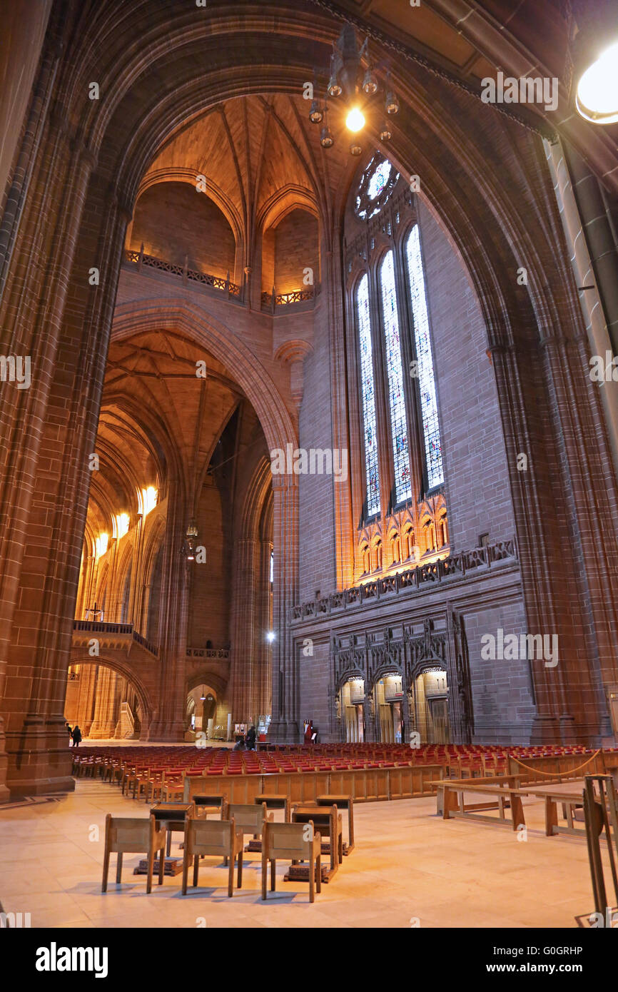 Das Innere des Liverpool Anglican Cathedral, einer der größten weltweit. Erbaut im neugotischen Stil, 1978 fertiggestellt Stockfoto