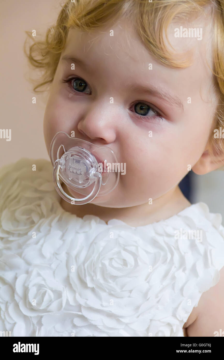 Niedliche Baby mit Träne Stockfoto