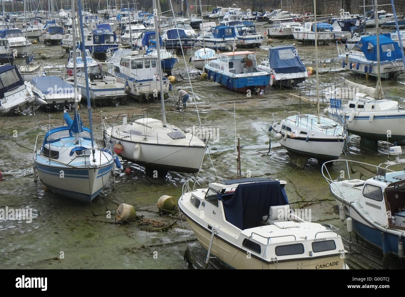 Bootshafen bei Ebbe, Staint Neuss, Jersey Stockfoto