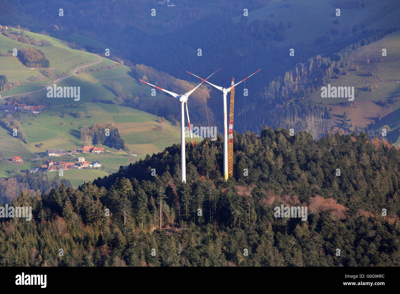 Entfernung von einem unefficient Windenergieanlage im Schwarzwald Stockfoto