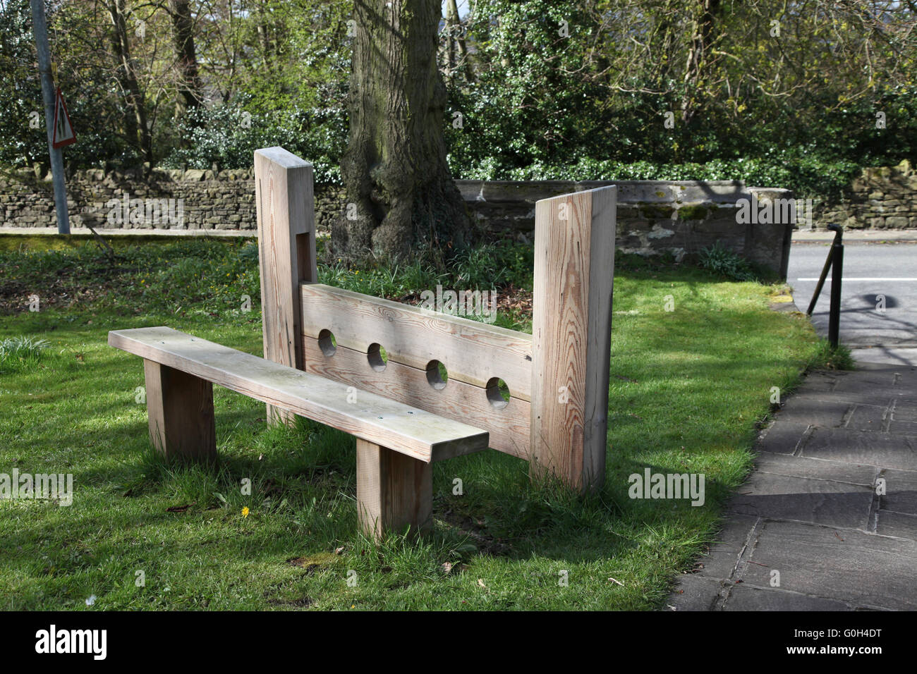 Holzschäfte an Str. Peters Kirche, Rawdon, Leeds Stockfoto