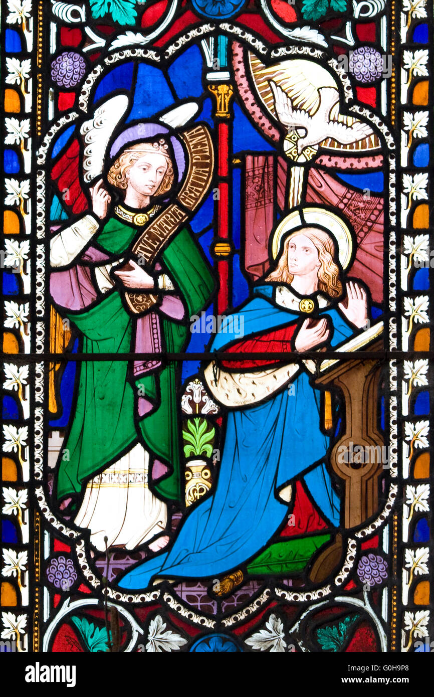 Glasfenster in der Kirche Stockfoto