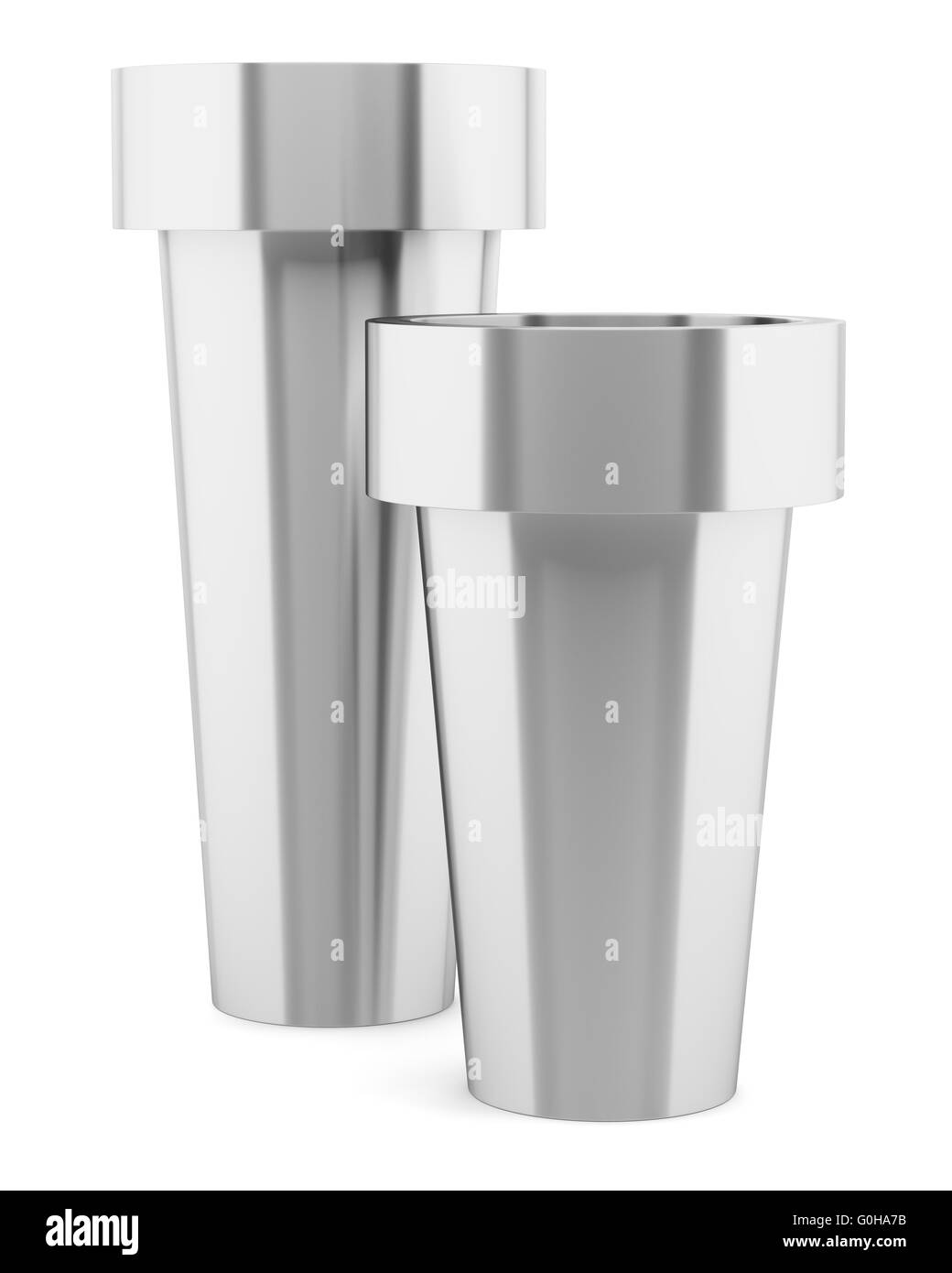 zwei metallische Vasen isoliert auf weißem Hintergrund Stockfoto