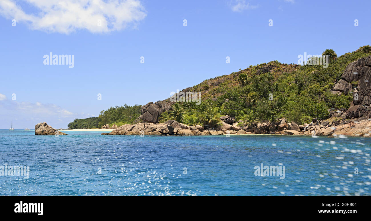 Schöne große Granitfelsen auf Curieuse Insel im Indischen Ozean. Stockfoto